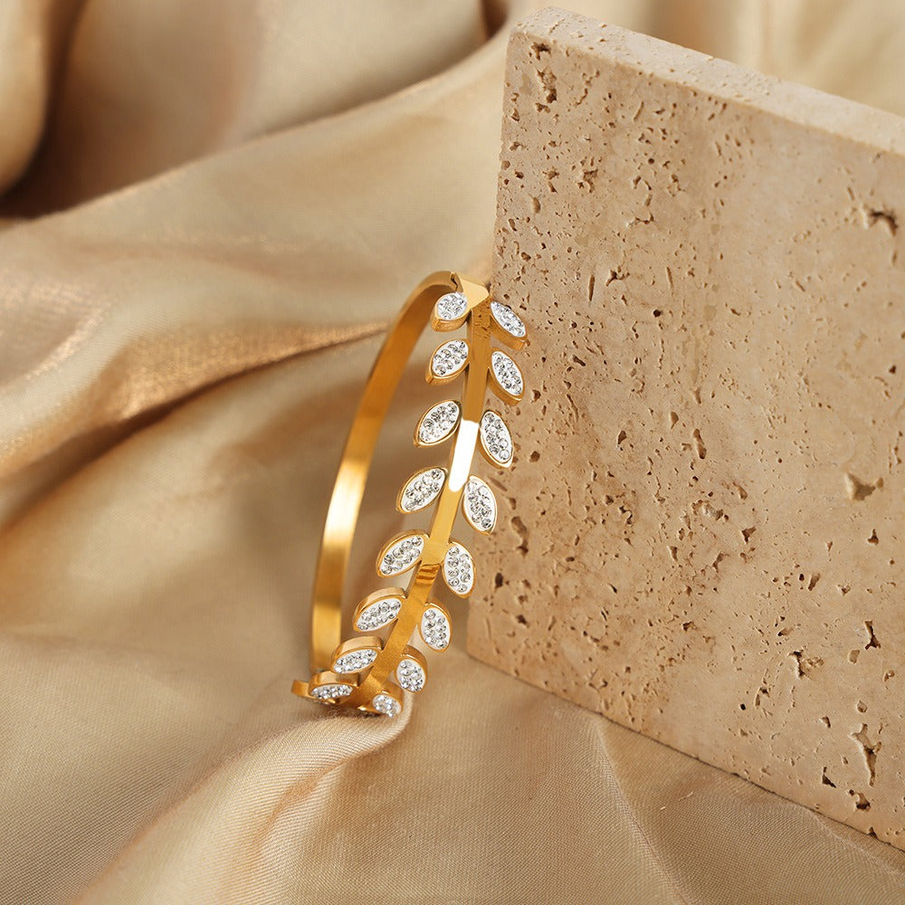 18K gold leaf-shaped diamond-studded light luxury bracelet - happyshop365247