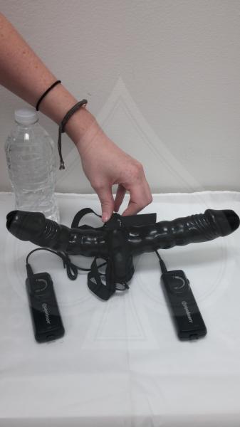 Vibrating Double Delight Strap-On Black - happyshop365247