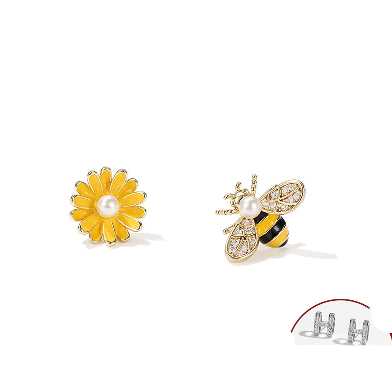 Bee daisy earrings