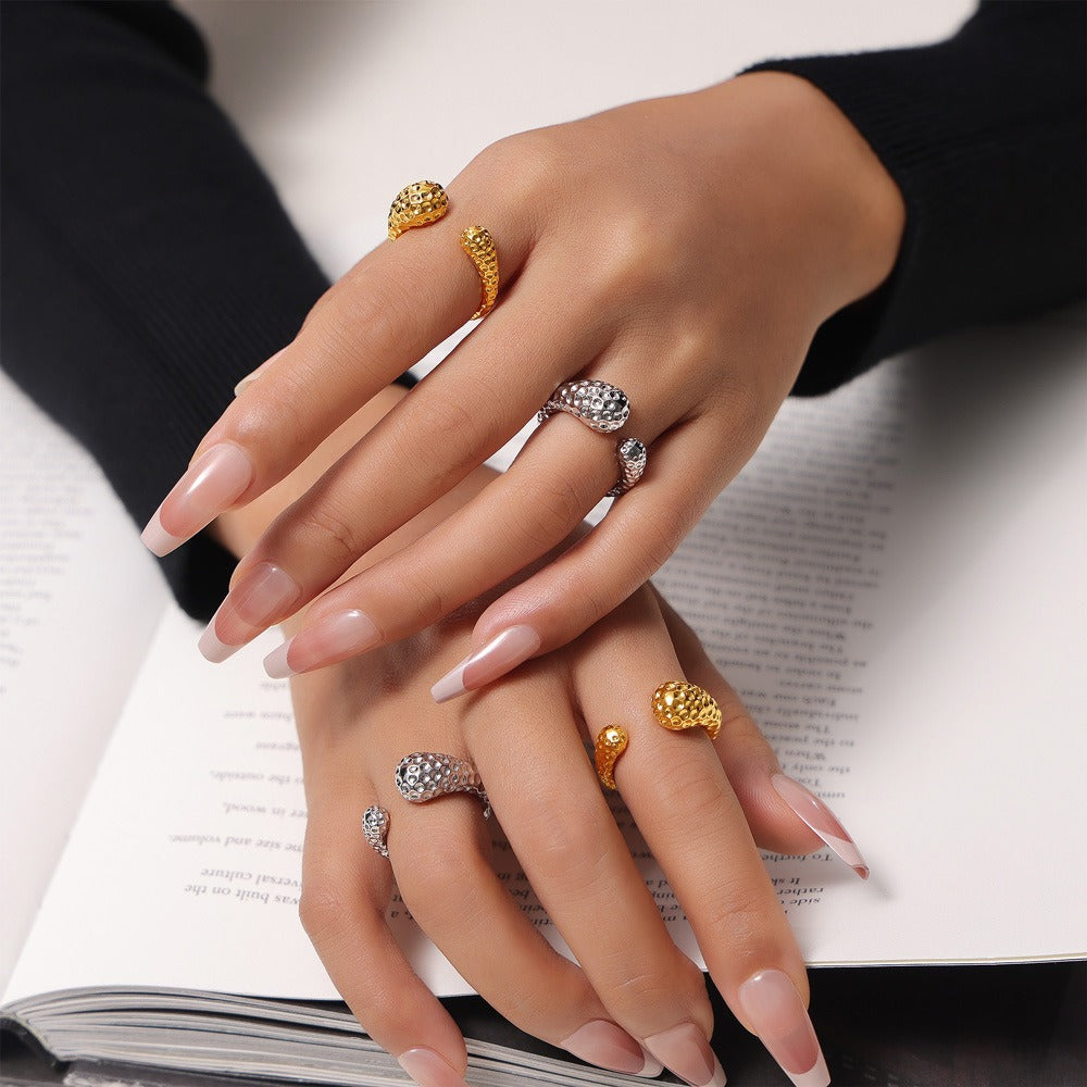 18K gold simple atmospheric teardrop shape with hammer pattern design open ring - happyshop365247